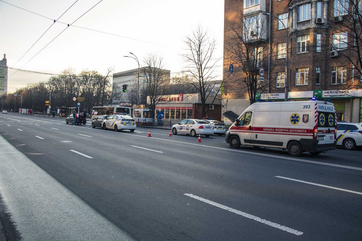 У Києві сталася ДТП за участю поліцейського Prius і двох Hyundai