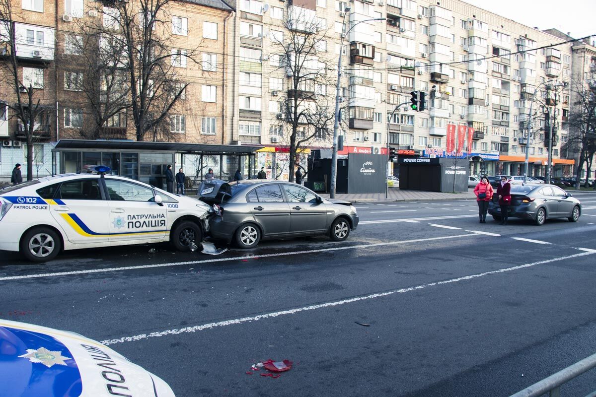 У Києві сталася ДТП за участю поліцейського Prius і двох Hyundai