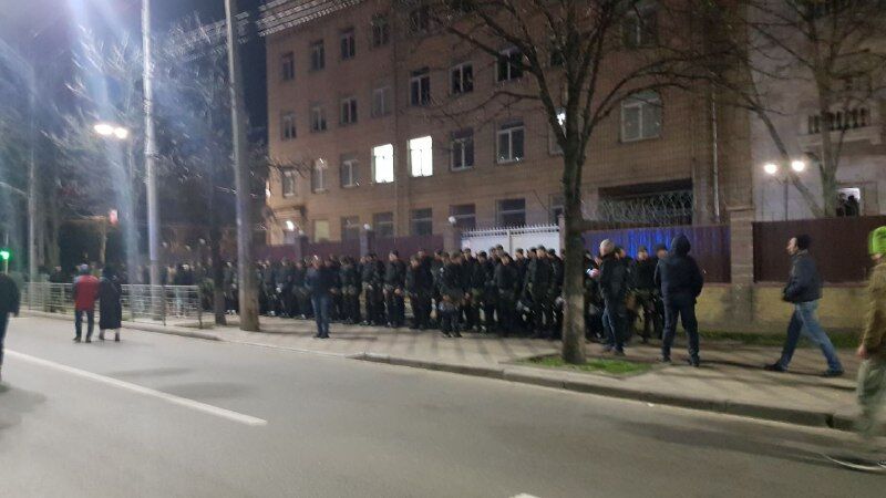 Как охраняют посольство РФ в Киеве