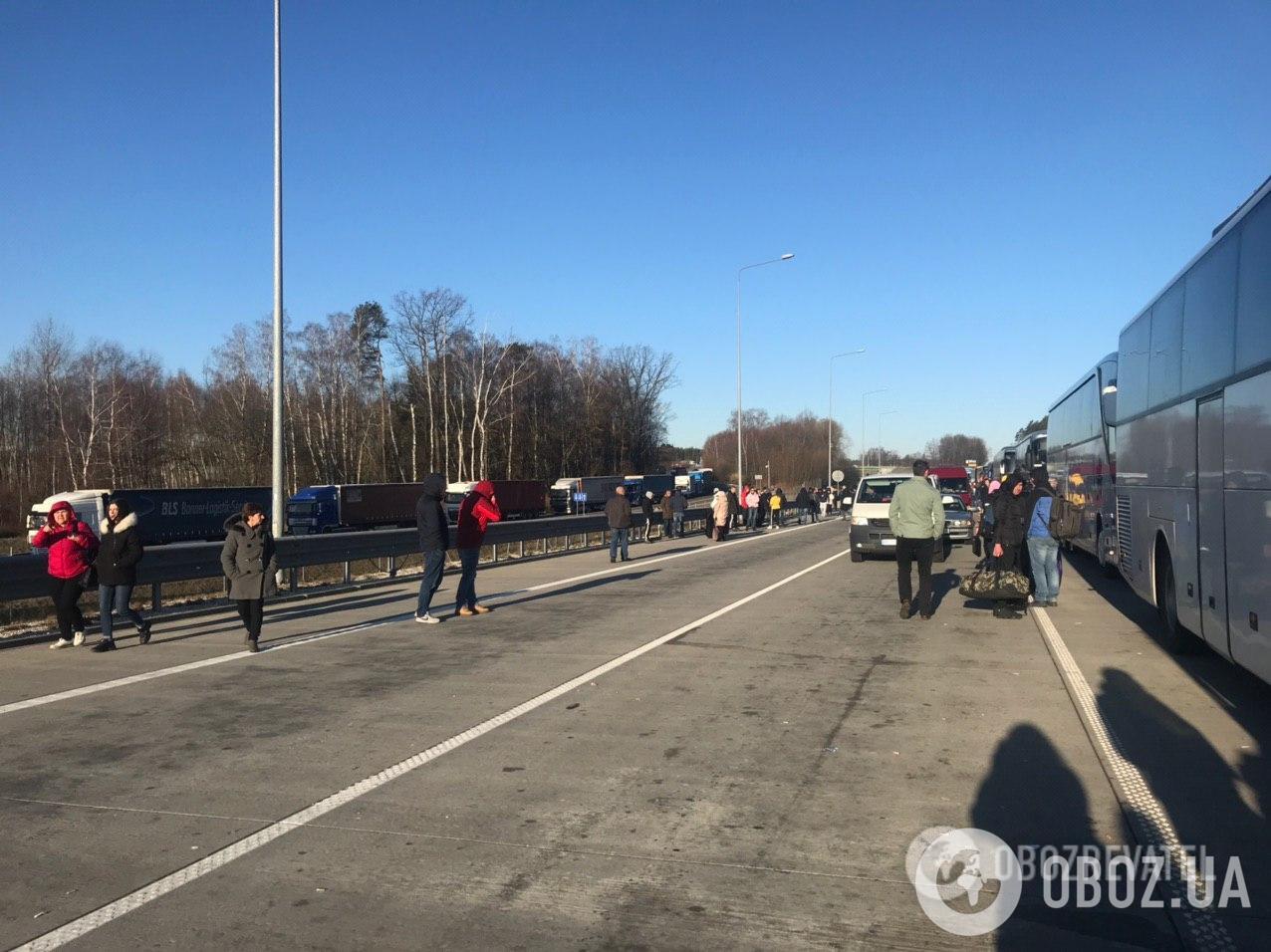 Українці застрягли на польсько-українському кордоні