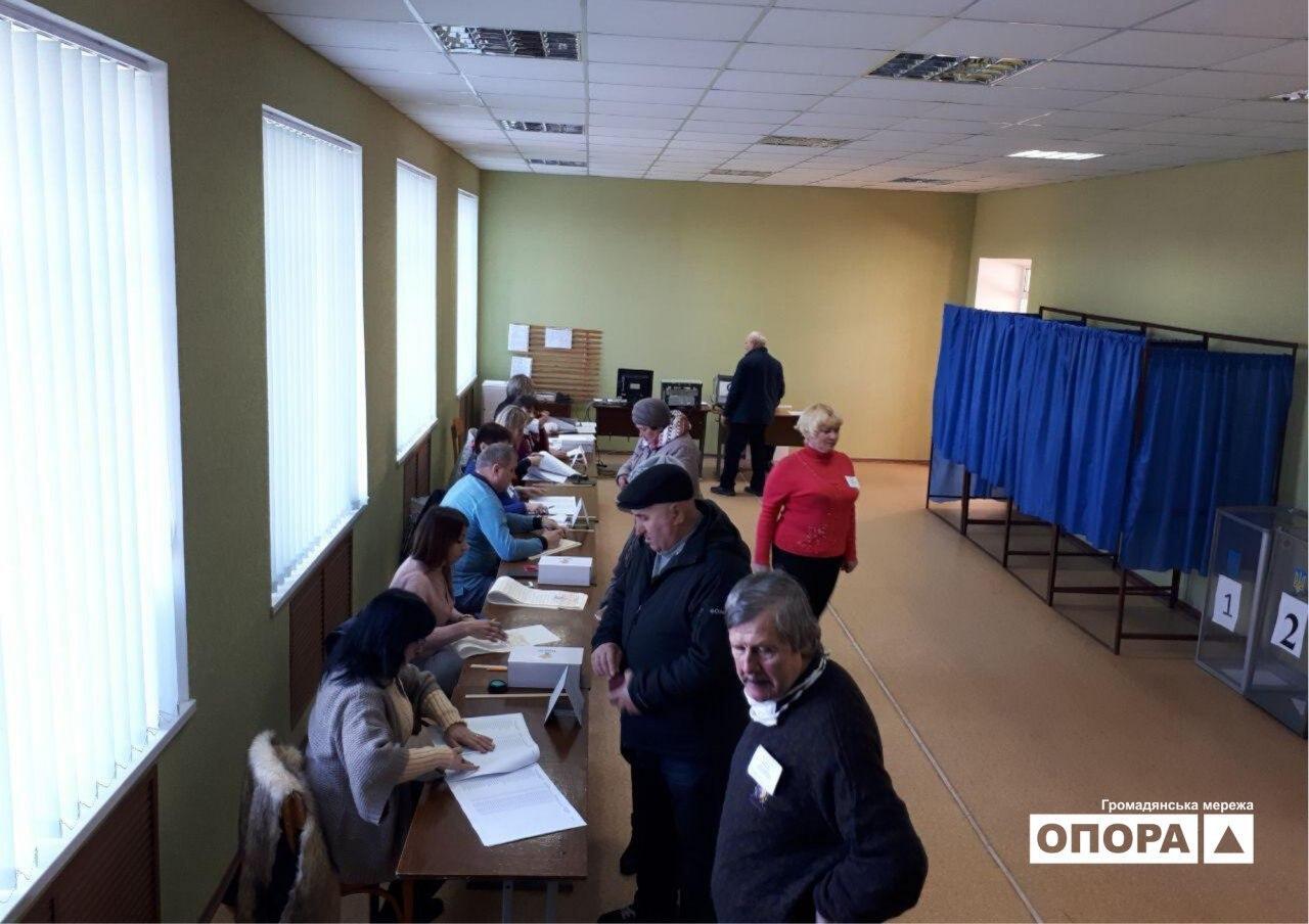 На Харьковщине в 179-м округе устроили выборы нардепа в масках