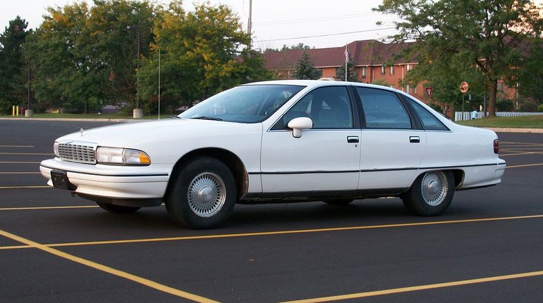 Chevrolet Capriсe IV выпускался в 1990-1996 годах. Он оснащался восьмицилиндровыми двигателями объёмом 5,7, 6,6 или 7,4 литра.