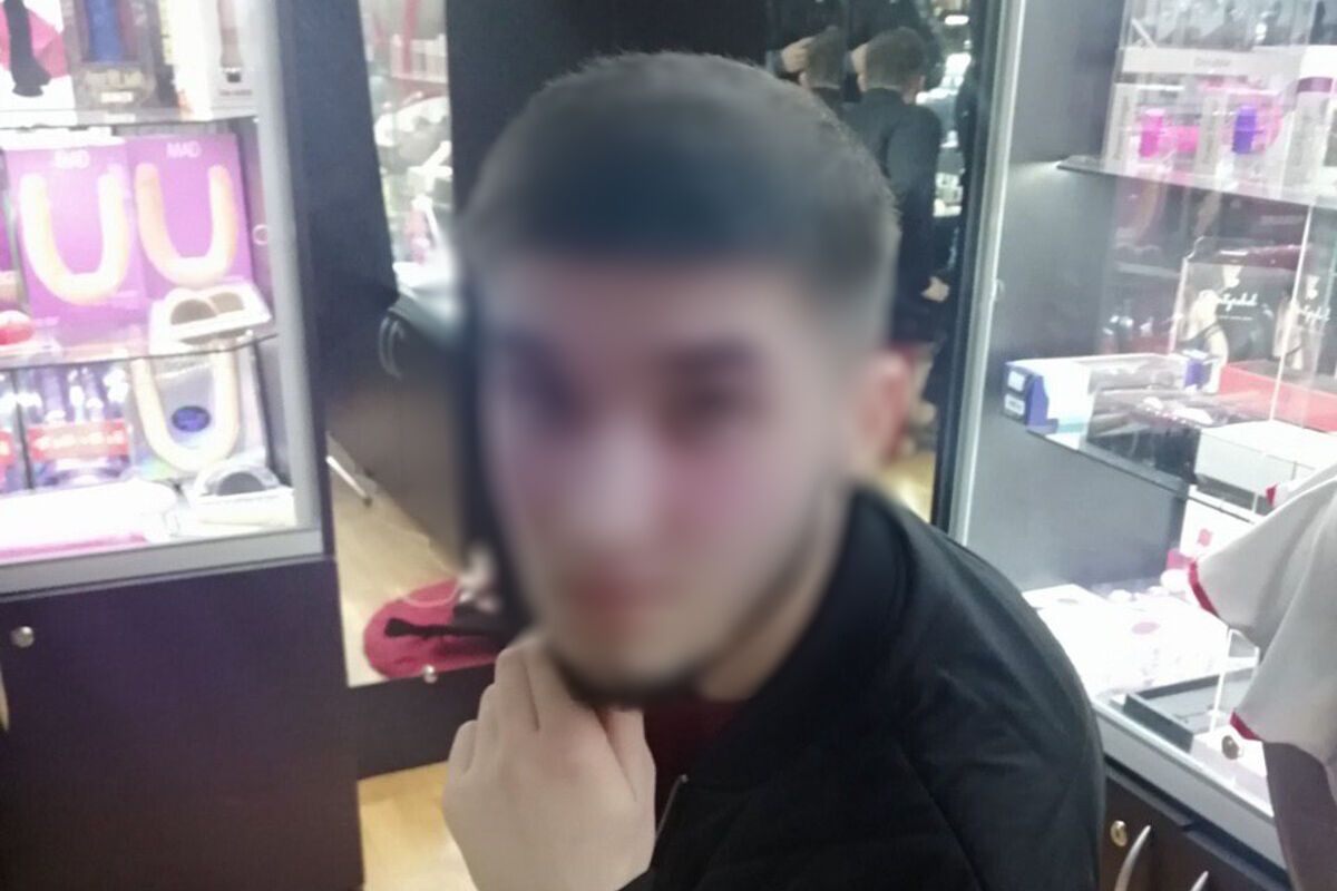 У Києві озброєний чоловік влаштував дебош в секс-шопі