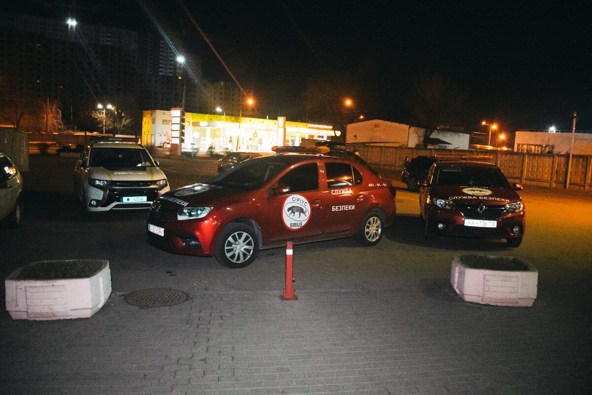 У Києві біля супермаркету влаштували стрілянину