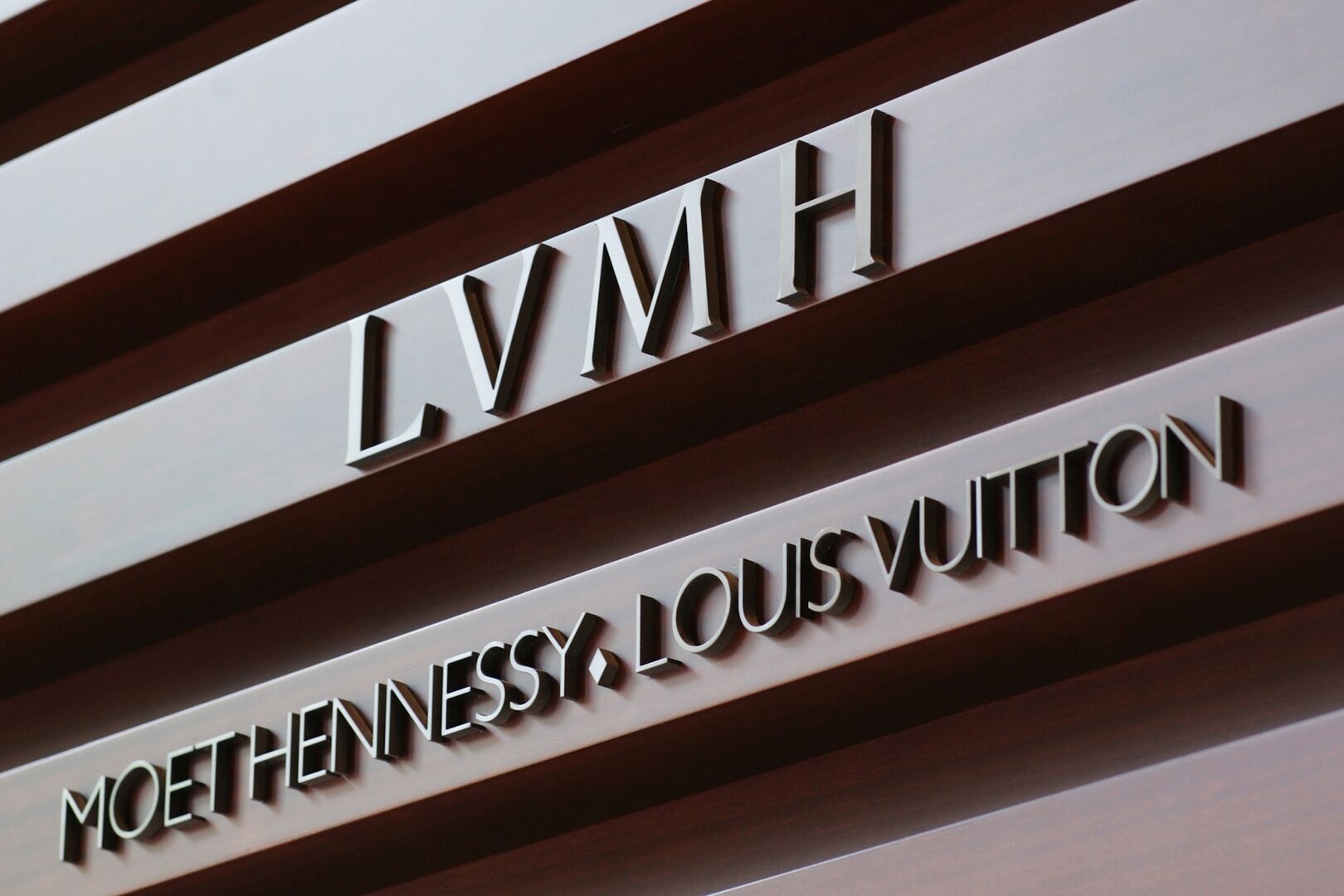 LVMH буде випускати антисептики
