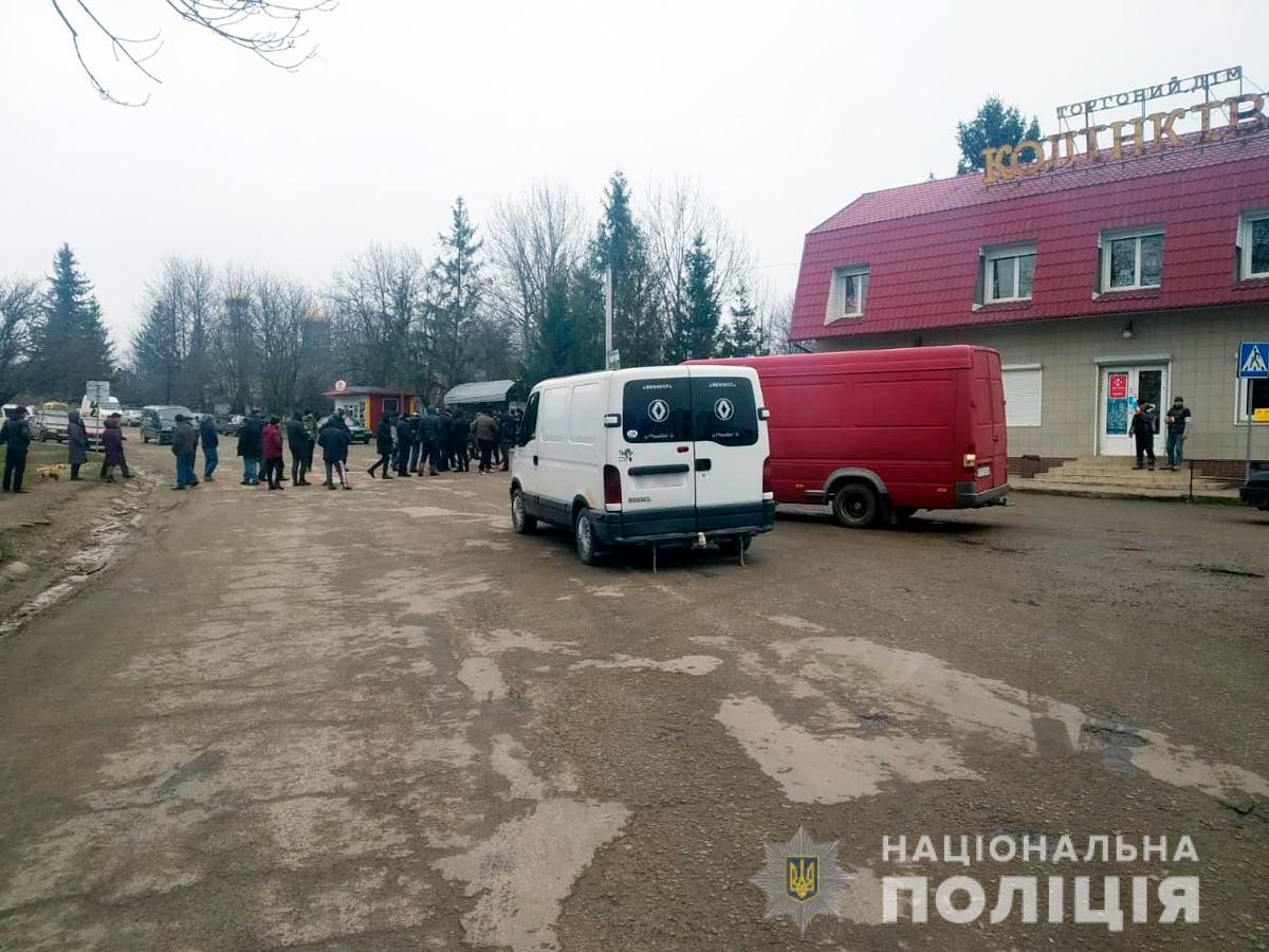 6 березня жителі сіл перекривали дорогу. Жінка, що повернулася з Італії, активно брала участь в усіх мітингах