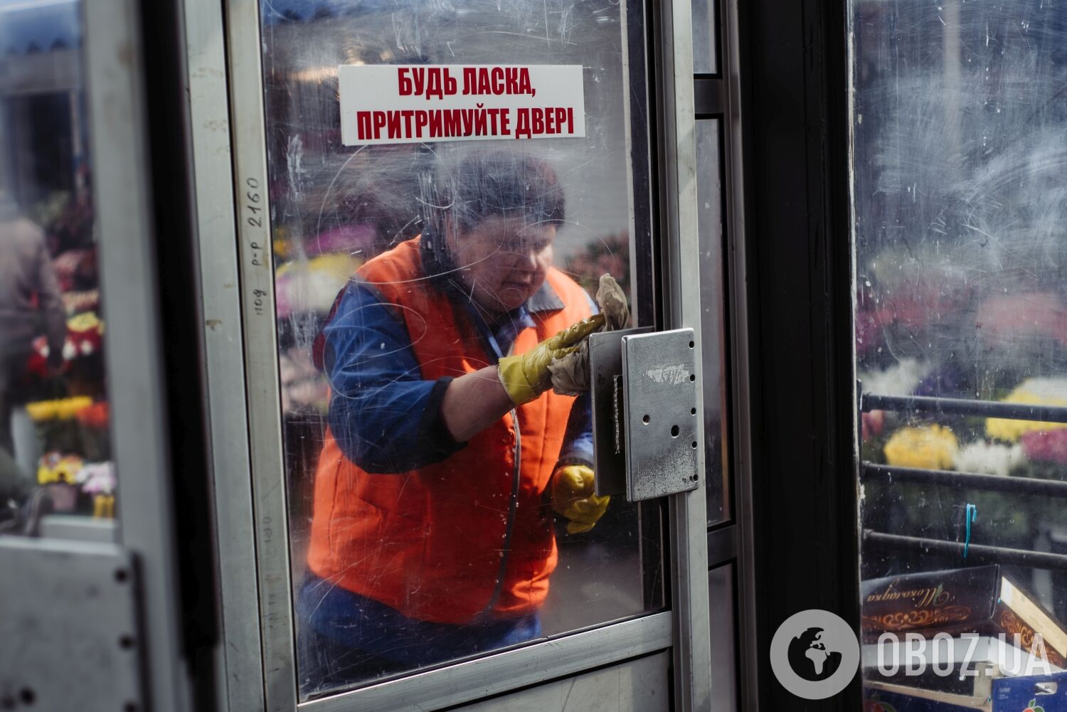 Ринки працюють, а салони краси пішли в підпілля. Як у Києві пройшов перший день карантину через коронавірус