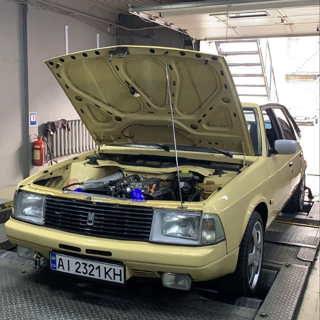 Москвич-2141 с крутым тюнингом