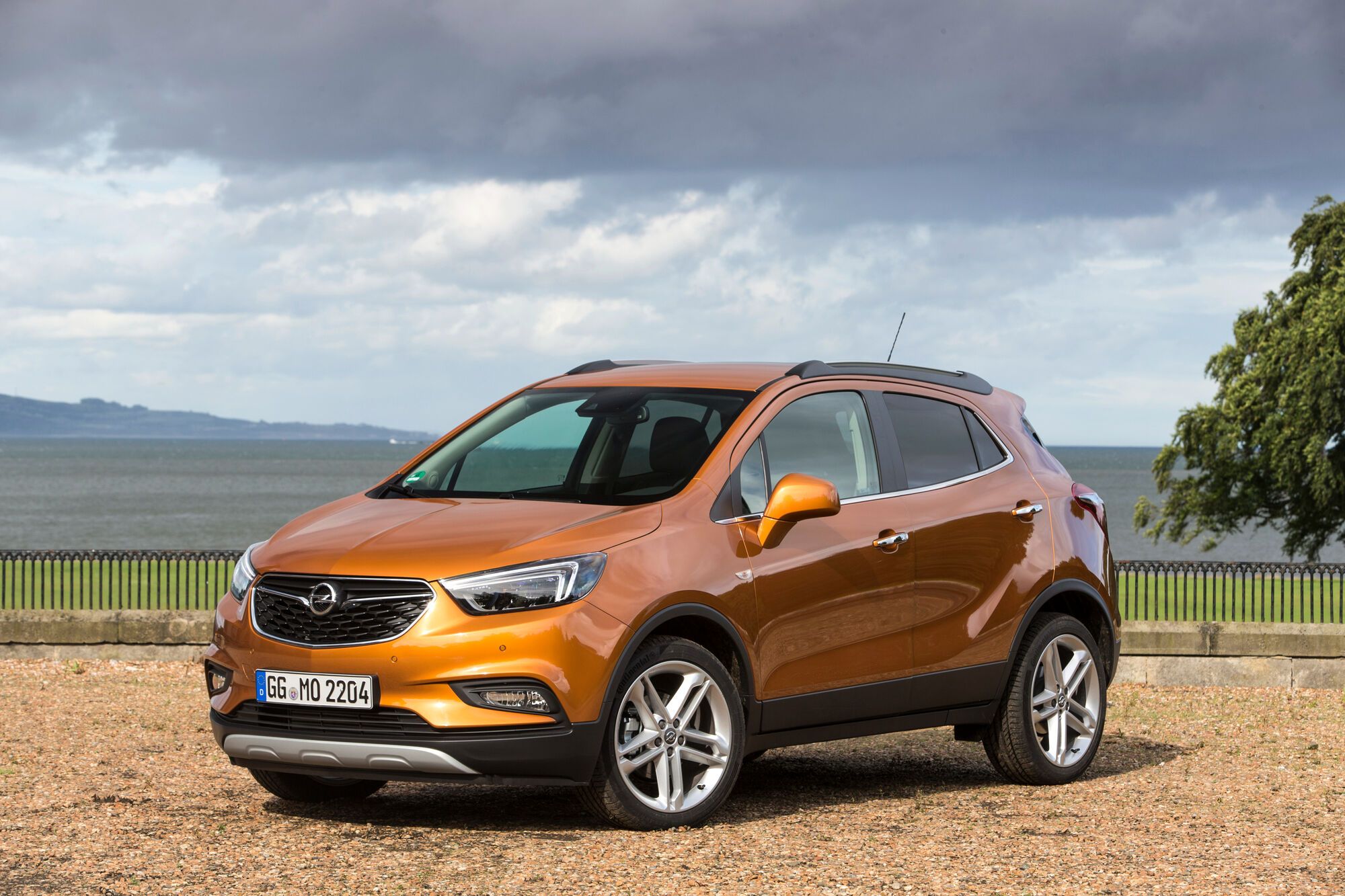 Opel Mokka X дебютувала в 2012 році, а в 2016 піддалася модернізації і рестайлінгу