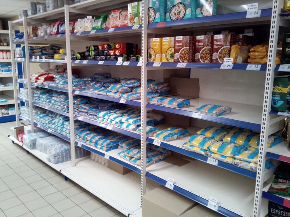 Розмітають навіть котячий корм! З'явилися нові фото і відео з карантинного Києва