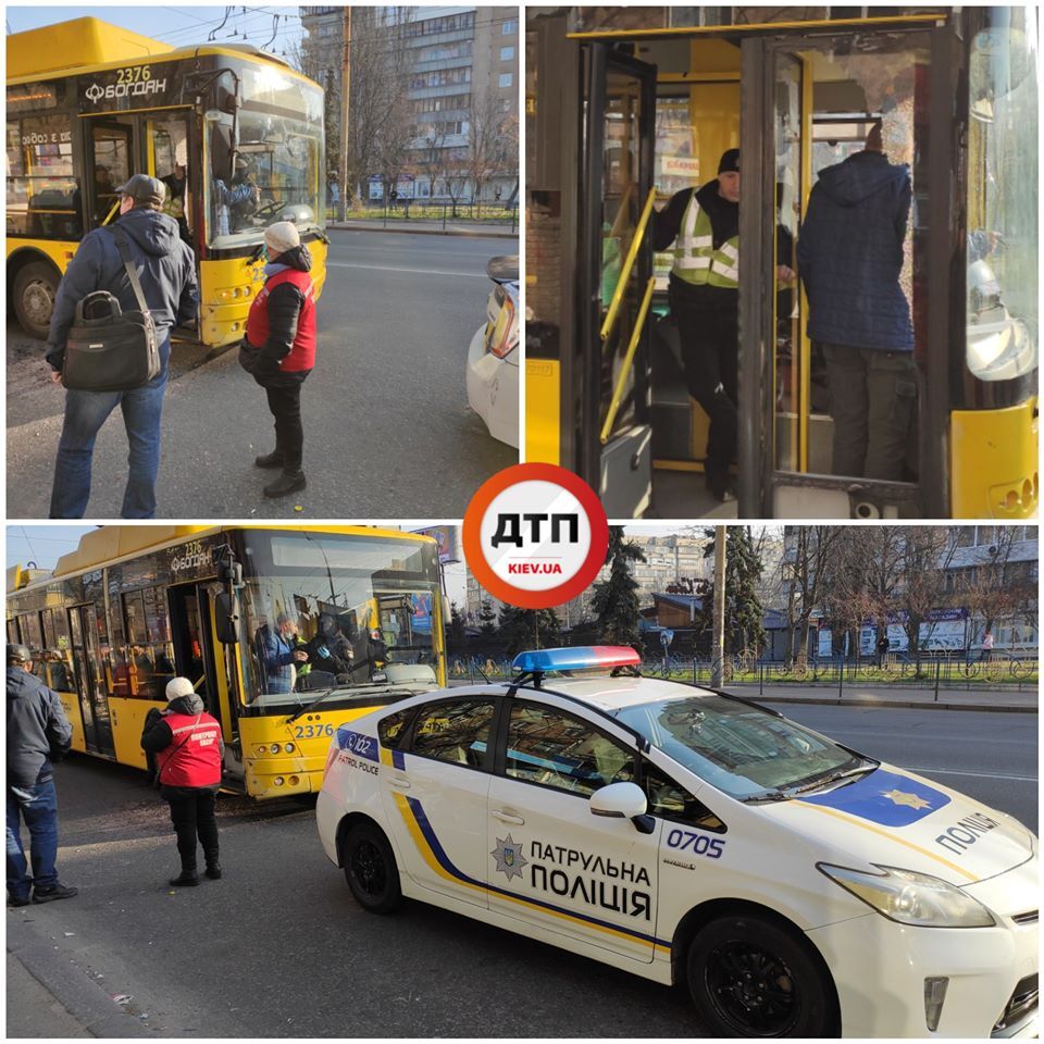 В Киеве полицейские проверяют общественный транспорт, 19 марта