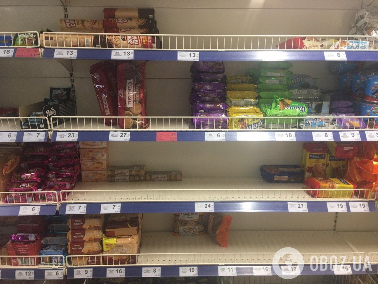 Розмітають навіть котячий корм! З'явилися нові фото і відео з карантинного Києва