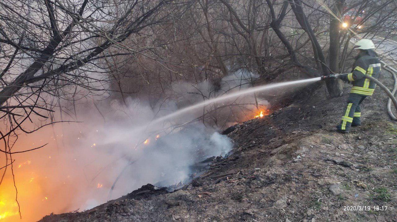 Пожар в Киеве сейчас попал на фото и видео