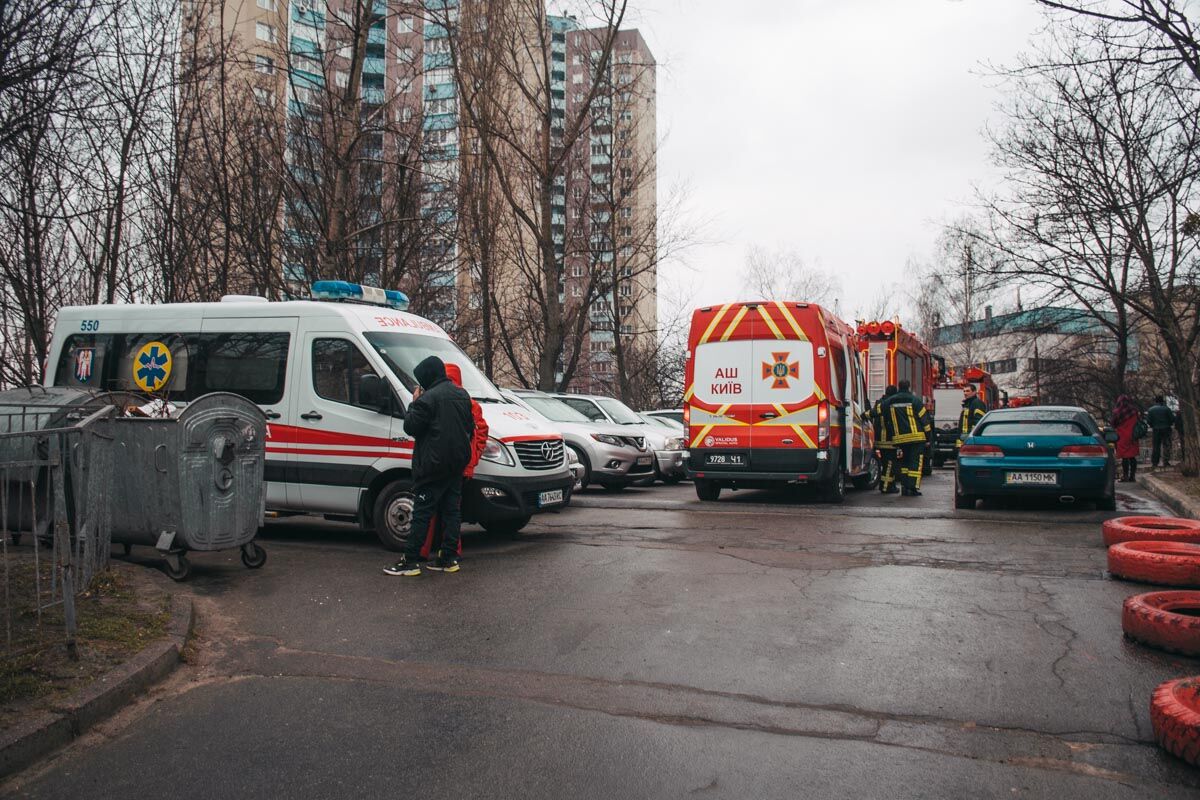 В Киеве вспыхнул масштабный пожар в квартире многоэтажки