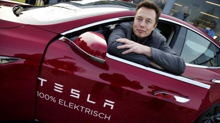 Не тільки Tesla: якими авто володів і володіє Ілон Маск