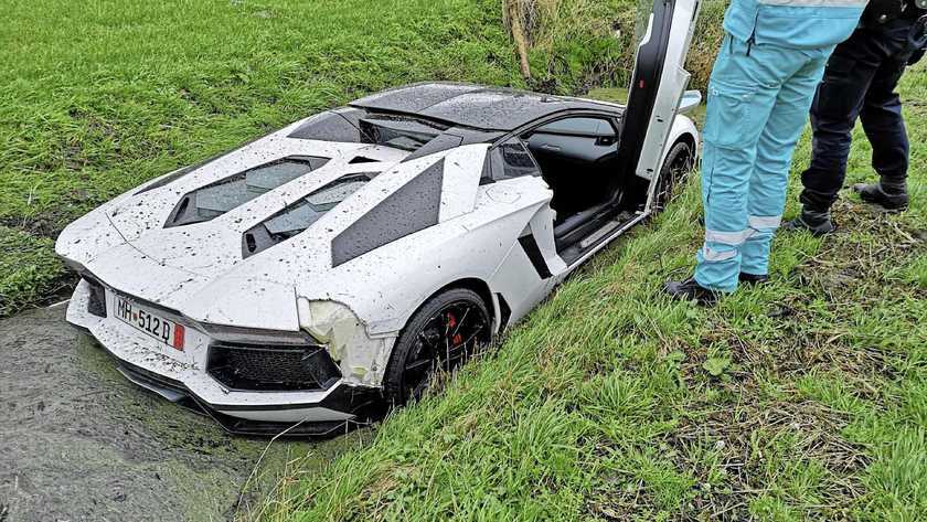 Втоплений Lamborghini
