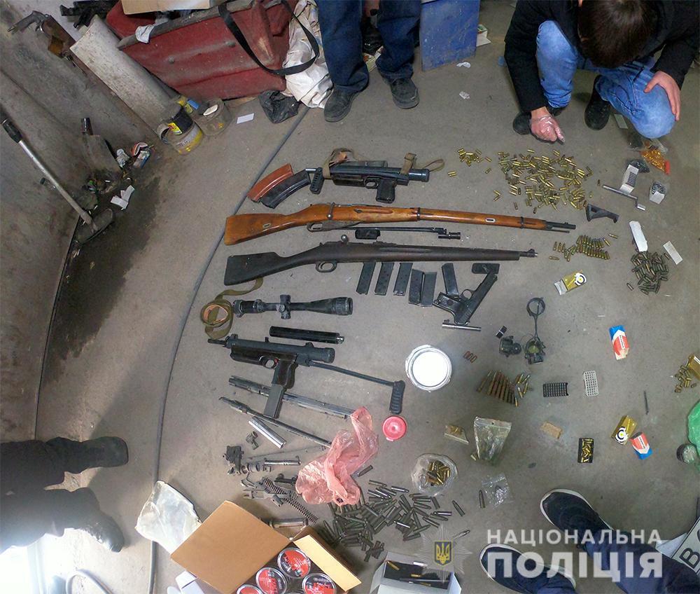 На Одещині у чоловіка знайшли арсенал зброї на міні-армію
