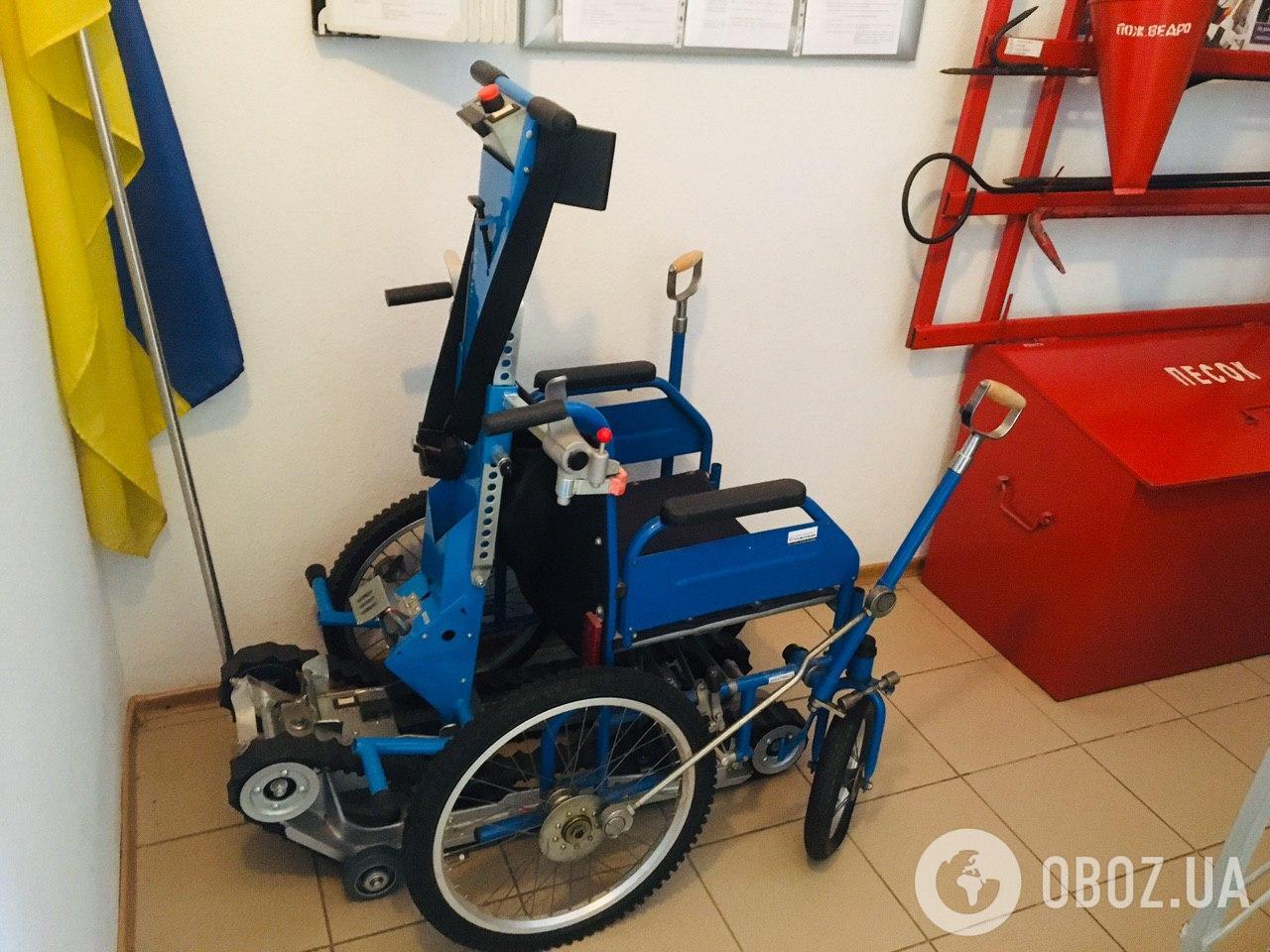 Сходовий електропідйомник для інвалідного візка