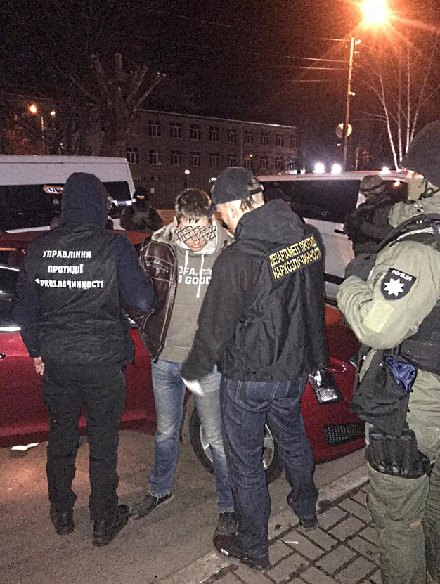 Полиция Киева разоблачила сеть интернет-торговли наркотиками и лабораторию