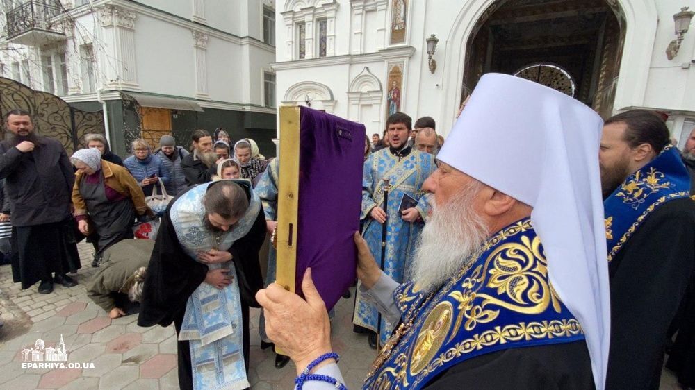 Одесские священники хотят молитвой спасти страну от коронавируса