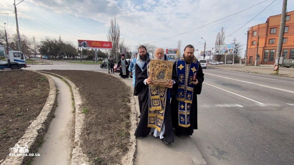 Одесские священники хотят молитвой спасти страну от коронавируса