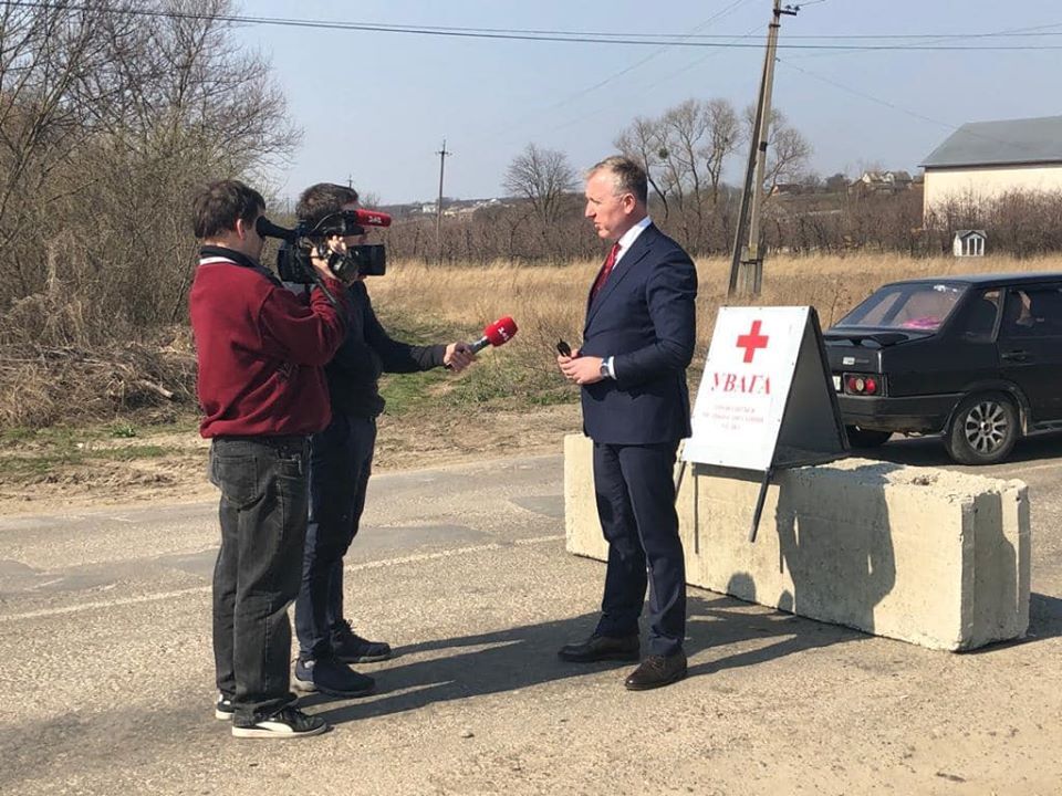 Глава Черновицкой области приезжал с журналистами на блокпосты