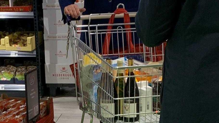 Ангела Меркель у супермаркеті