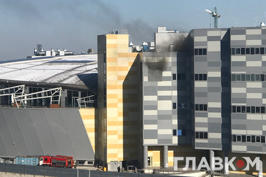 В Киеве вспыхнул пожар в ТРЦ River Mall