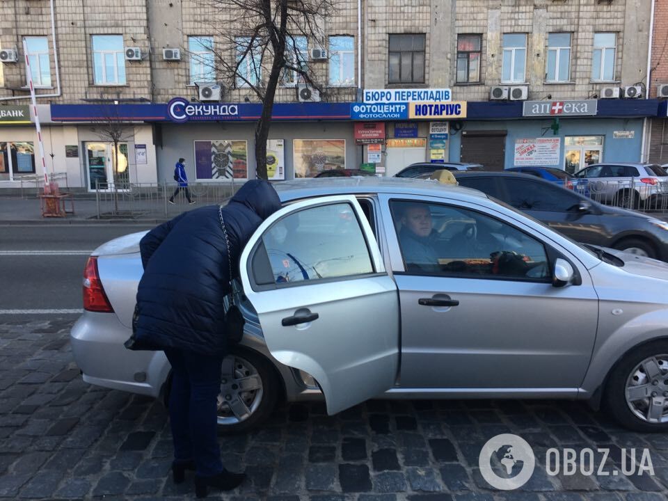 Пассажир такси взял с собой людей