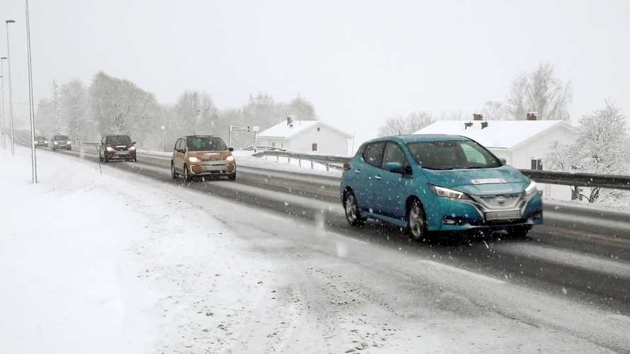 20 електрокарів загнали у сніг та мороз: скільки вони протрималися