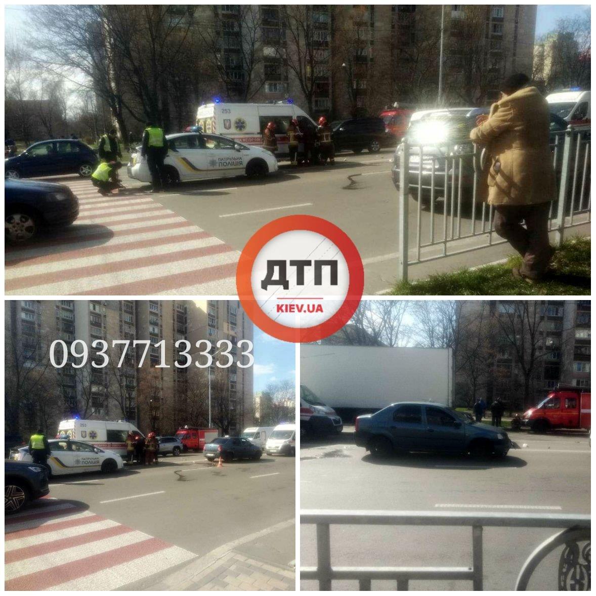 У Києві таксі збило матір із дитиною на переході