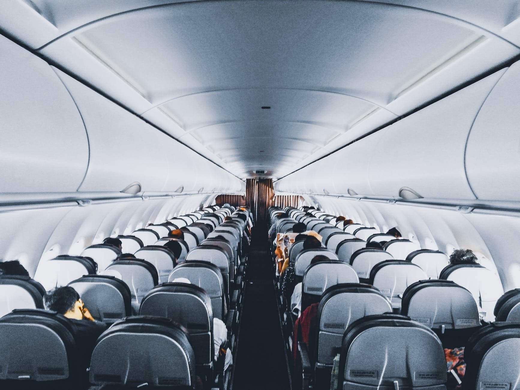Як стюардеси приховують неприємності на борту літака: названі явні ознаки