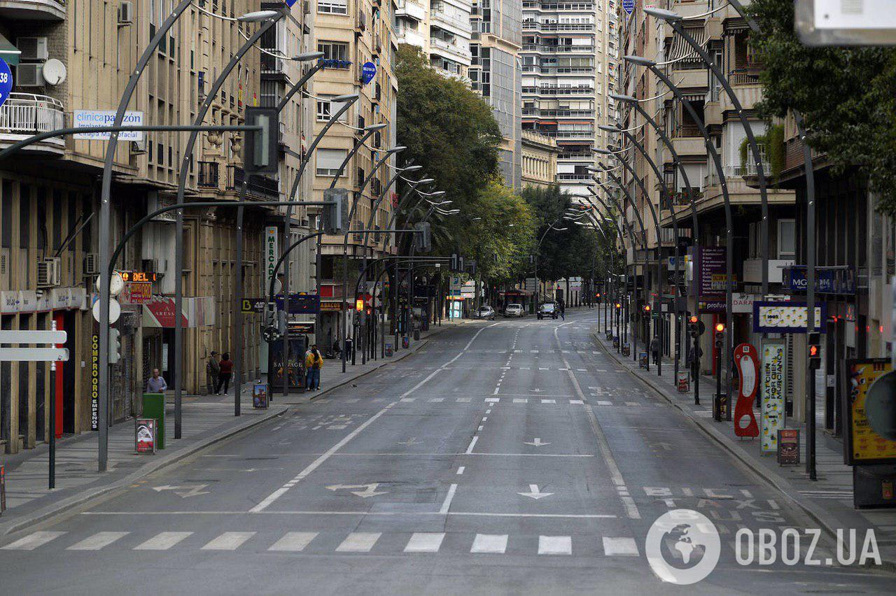 Пустые улицы и патрули армейцев: эксклюзивные фото охваченной коронавирусом Испании
