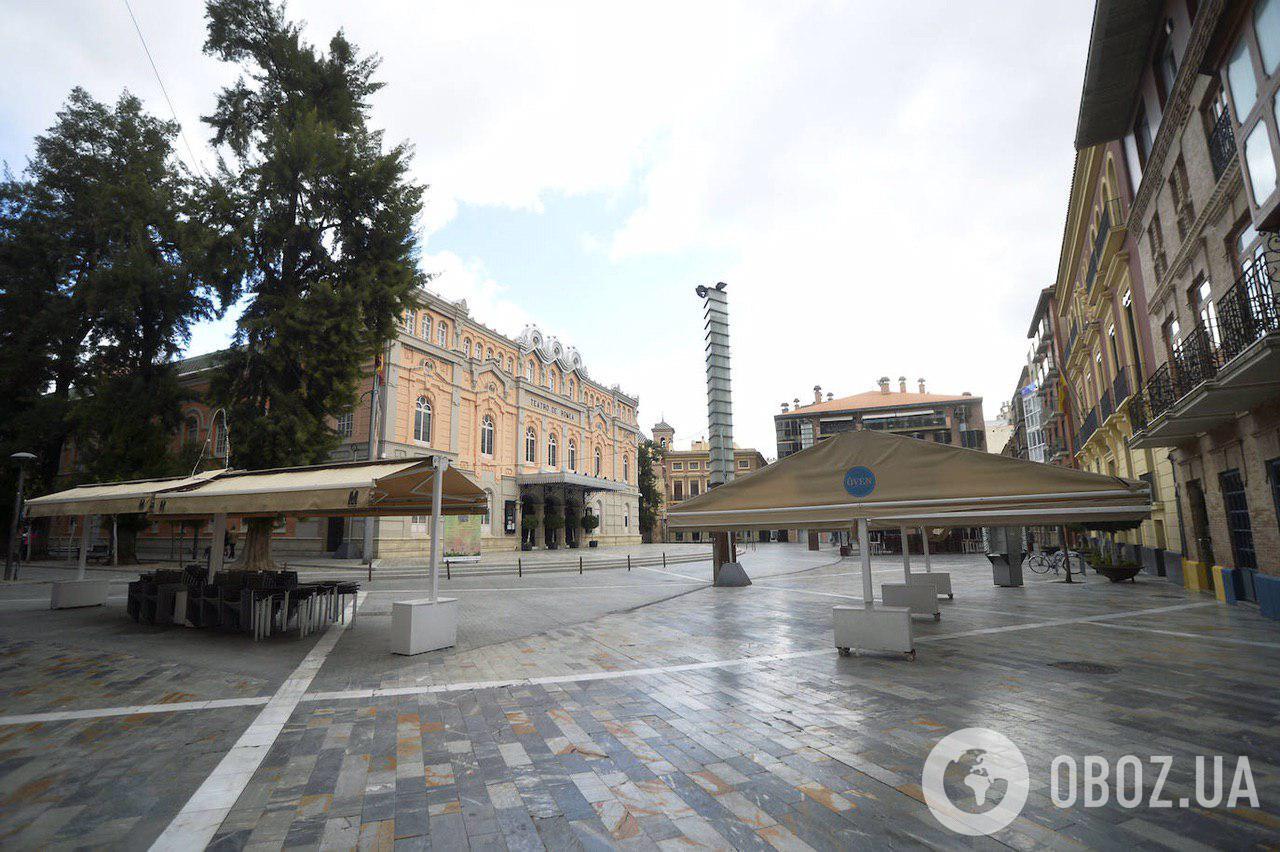 Пустые улицы и патрули армейцев: эксклюзивные фото охваченной коронавирусом Испании