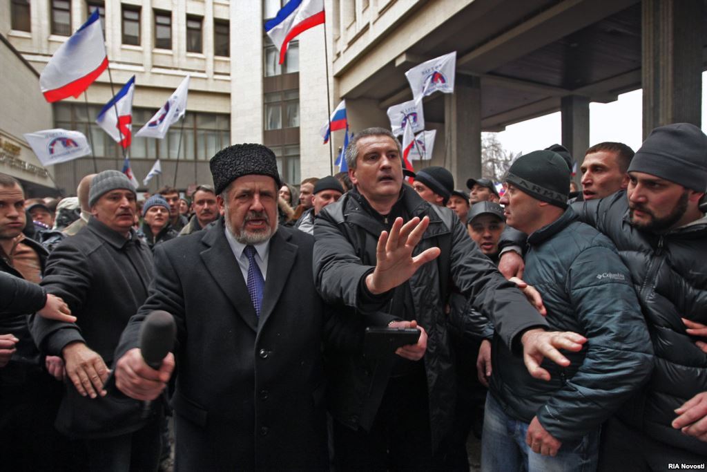 Митинг у стен парламента Крыма 26 февраля 2014 года