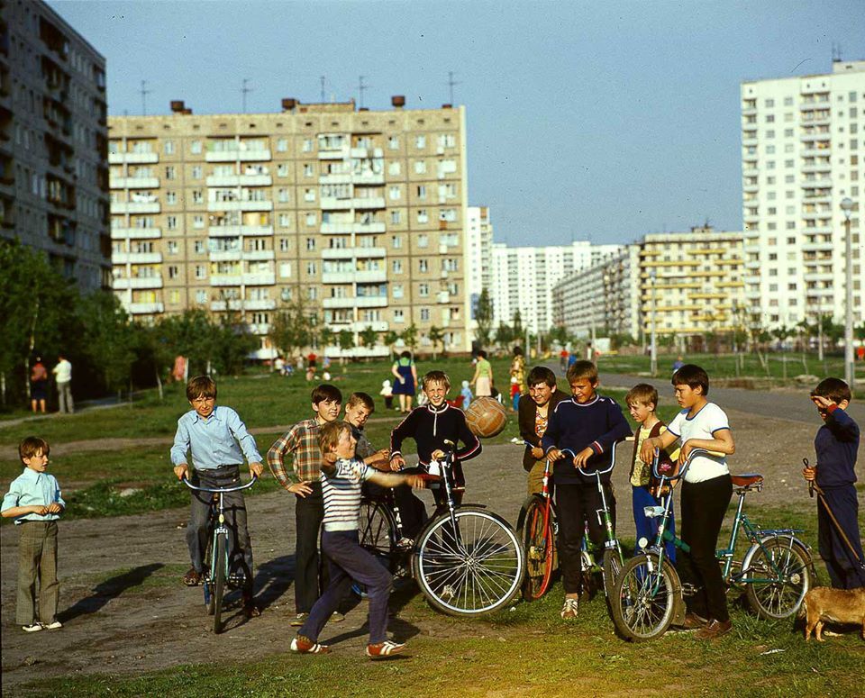 Фото дітей з велосипедами у Києві 40 років тому розчулило мережу