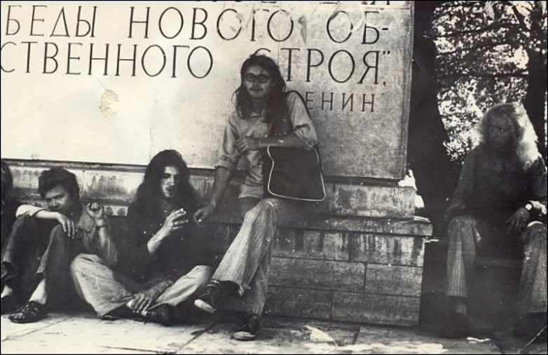 Головний модний тренд СРСР: як носили штани-кльош. Фото