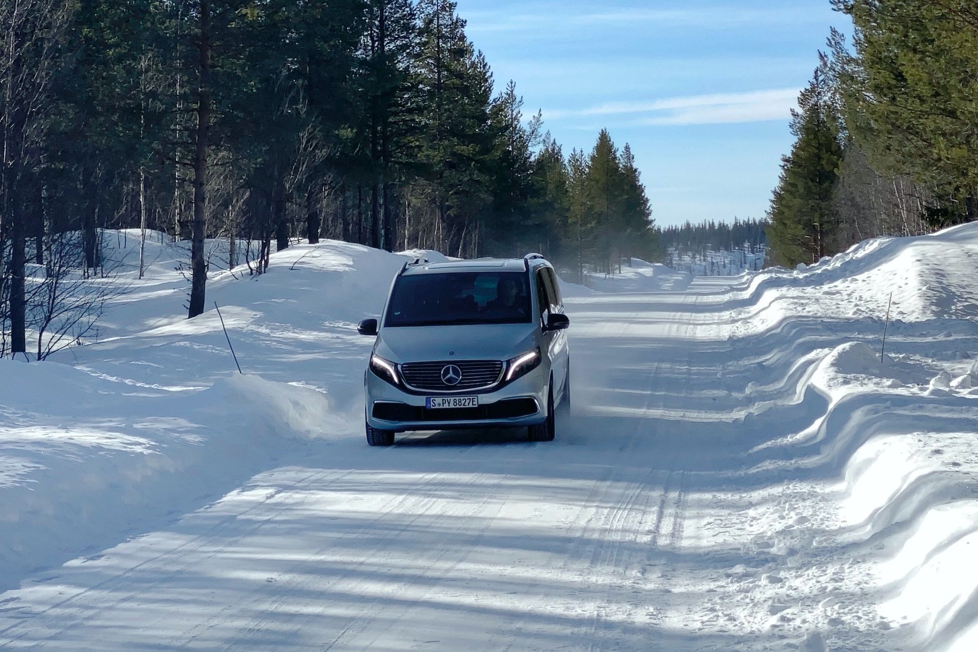 Mercedes EQV прошёл зимние тесты