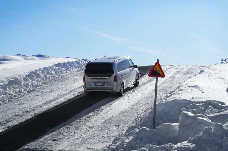 Mercedes EQV прошёл зимние тесты