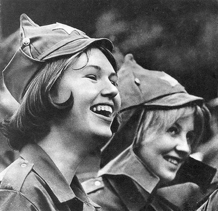 Студентки, комсомолки, спортсменки: як виглядали дівчата в СРСР. Фото