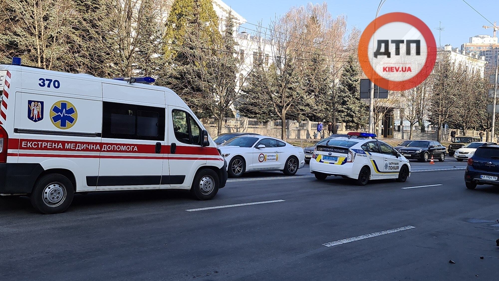 У Києві таксі Bolt розбилося вщент