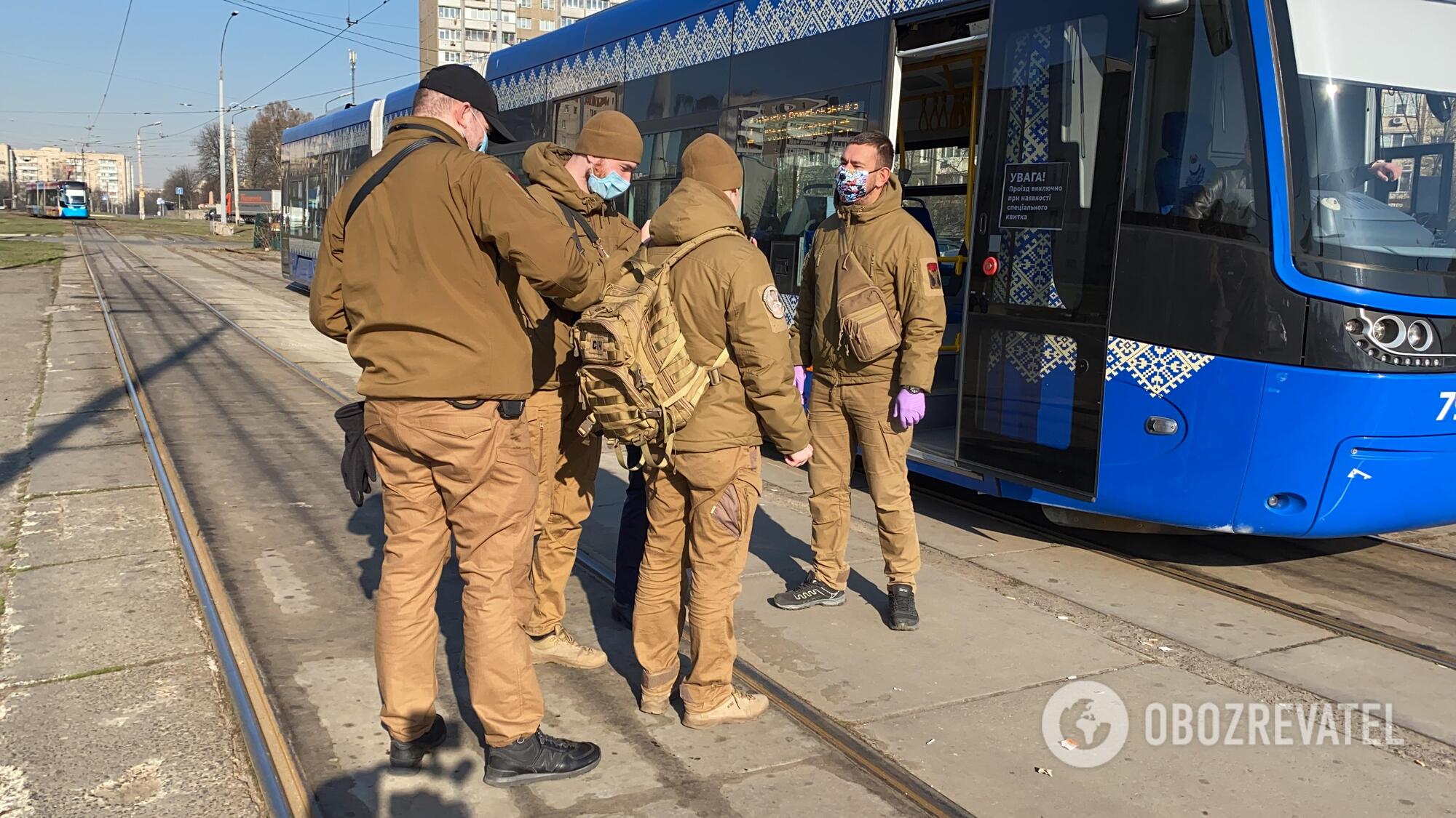 В Киеве в транспорт начали впускать больше людей