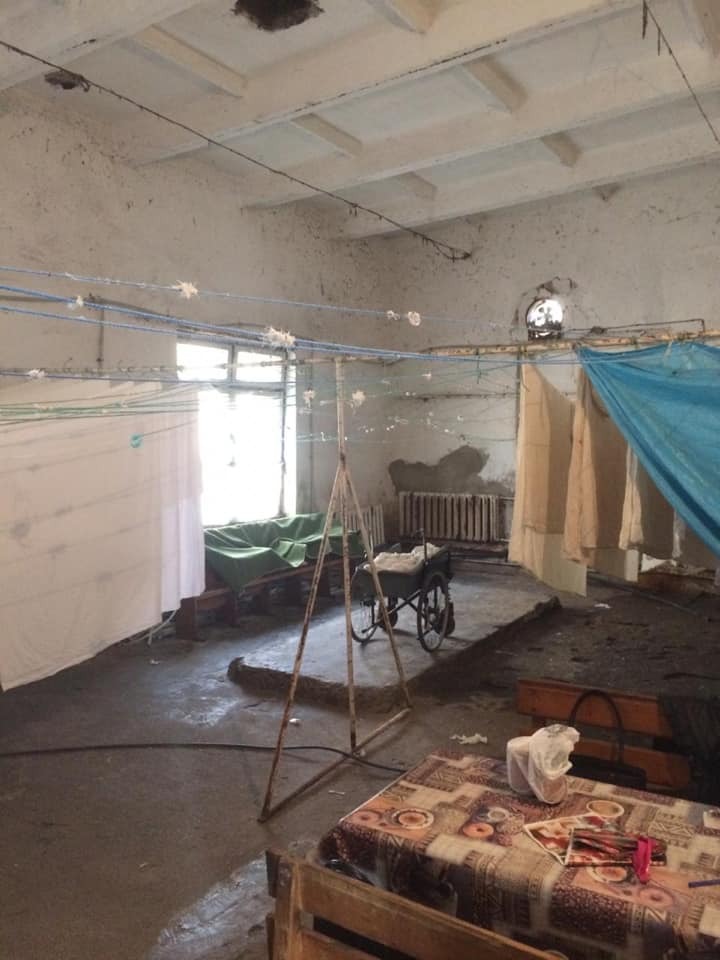 Ржавчина, плесень и грязь: фото больницы на Закарпатье шокировали украинцев