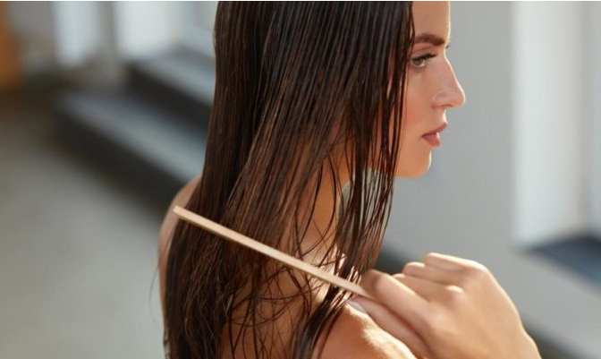 Як доглядати за волоссям на карантині: експерти назвали головні секрети