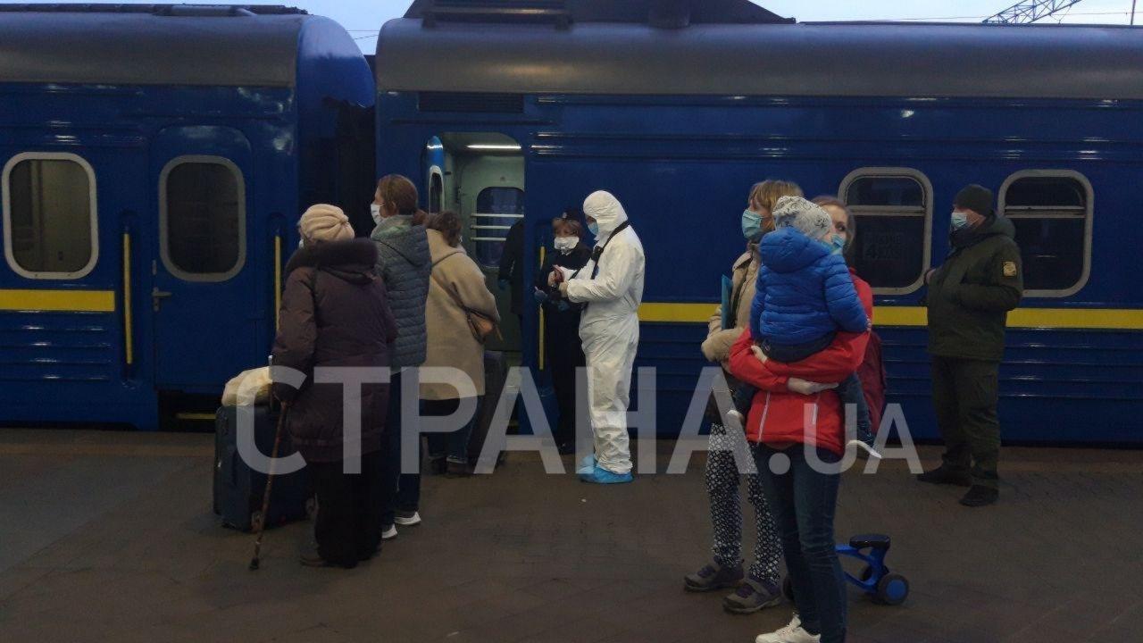 Эвакуация россиян на вокзале в Киеве