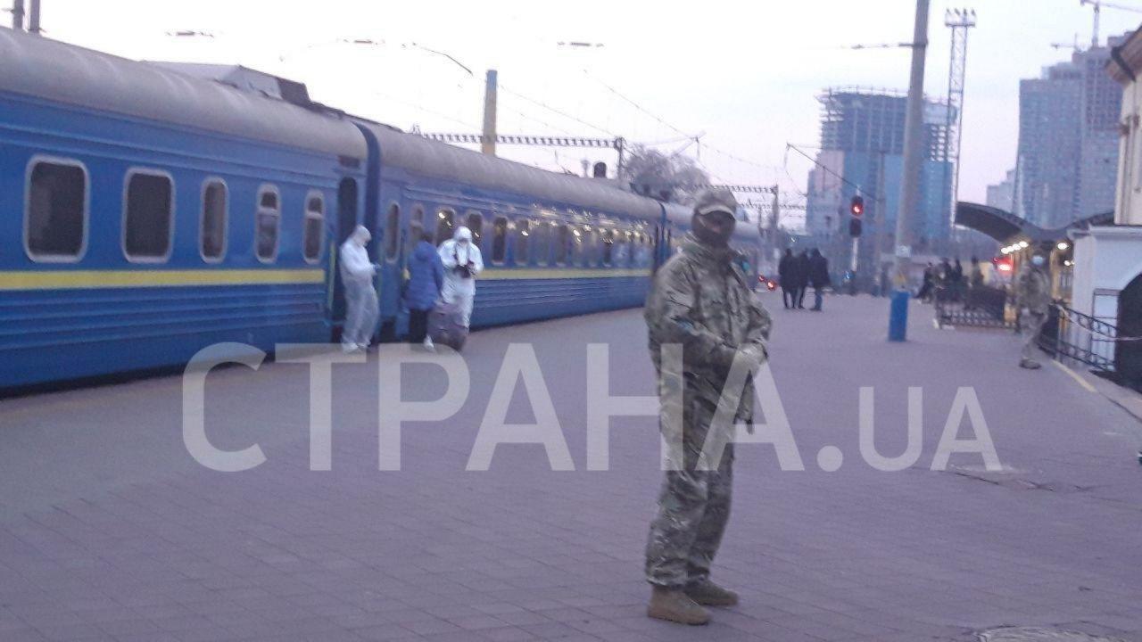 Эвакуация россиян на вокзале в Киеве