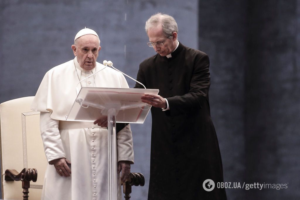 Папа Римський Франциск помолився про порятунок світу від пандемії на порожній площі. Фото і відео