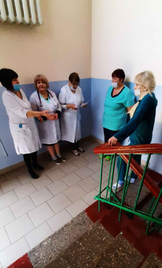 В "ДНР" людей з дітьми замкнули в лікарні