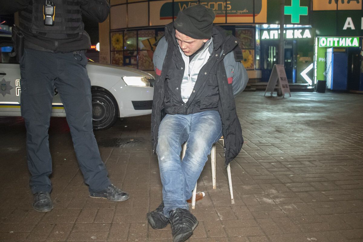 В Киеве опасный неадекват бросался на людей