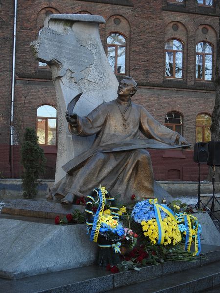 Памятник Михаилу Вербицкому во Львове